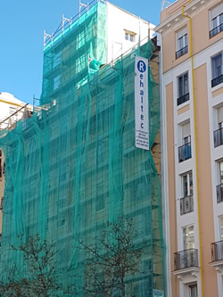 Obra de rehabilitación de fachada en la calle Río Rosas de Madrid